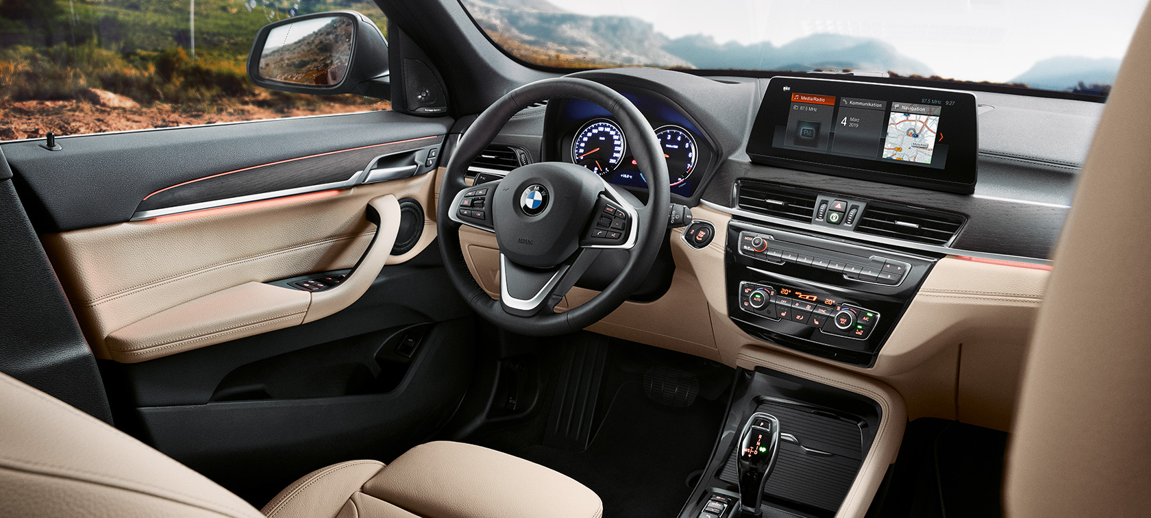 BMW X1, cockpit BMW X1, interieur met focus op cockpit.