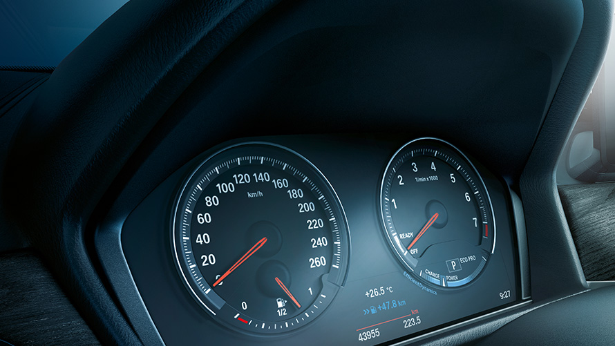 BMW X1, intstrumentencluster met Black Panel-technologie. BMW X1 interieur, instrumentencluster met Black Panel-technologie.