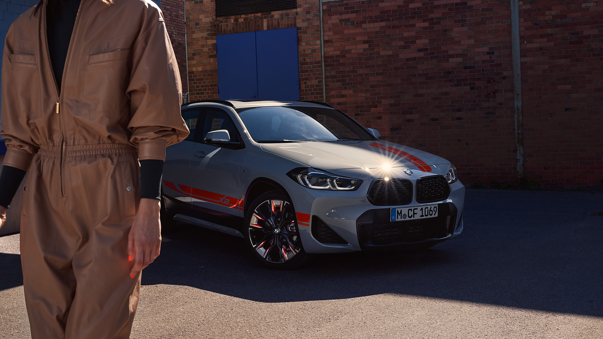 Dubbele nierengrille BMW X2 F39 BMW X2 F39 Brooklyn Grau driekwart vooraanzicht dubbele nierengrille