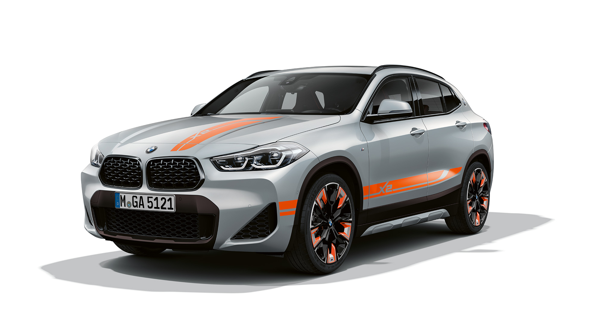 Driekwart vooraanzicht BMW X2 Model M Mesg Edition BMW X2 Model M mesh Edition F39 Brooklyn Grau driekwart vooraanzicht