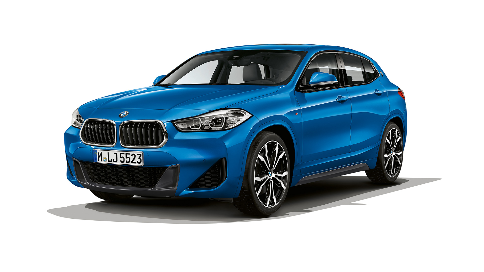Driekwart vooraanzicht BMW X2 sDrive20i Model M Sport BMW X2 sDrive20i Model M Sport 2018 F39 Misano Blau metallic driekwart vooraanzicht