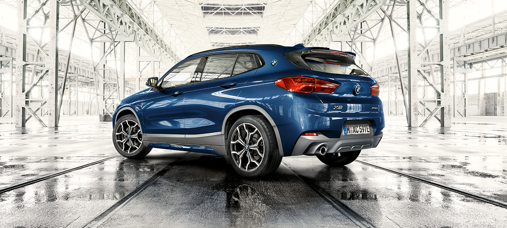 Driekwart achteraanzicht BMW X2 xDrive25e BMW X2 xDrive25e Plug-in Hybrid F39 driekwart achteraanzicht