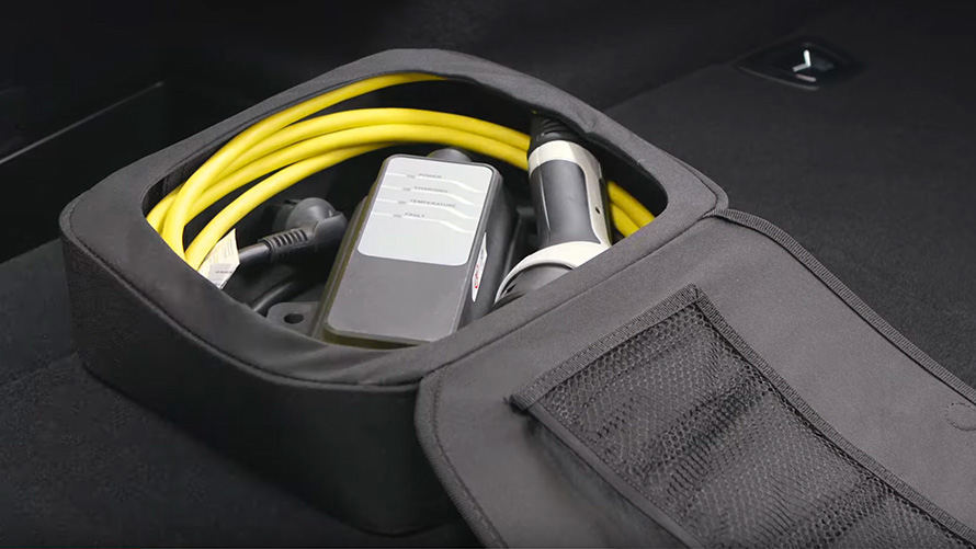Laadaccessoires voor BMW Plug-in Hybride in tas Laadaccessoires voor BMW Plug-in Hybride in tas close-up