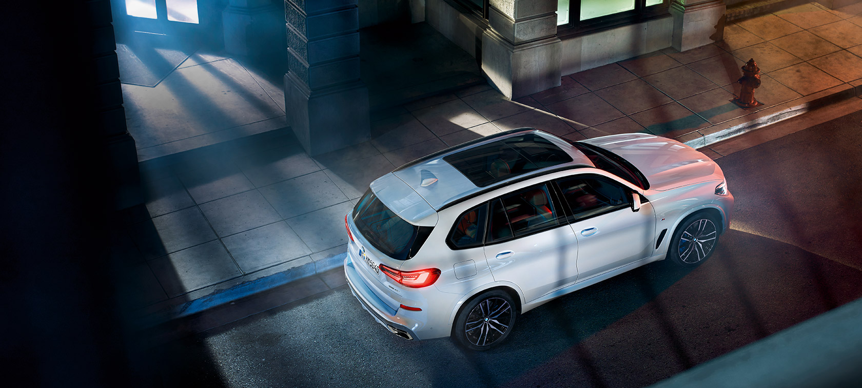 BMW X5 bovenaanzicht BMW X5 G05 2018 Mineralweiß metallic bovenaanzicht