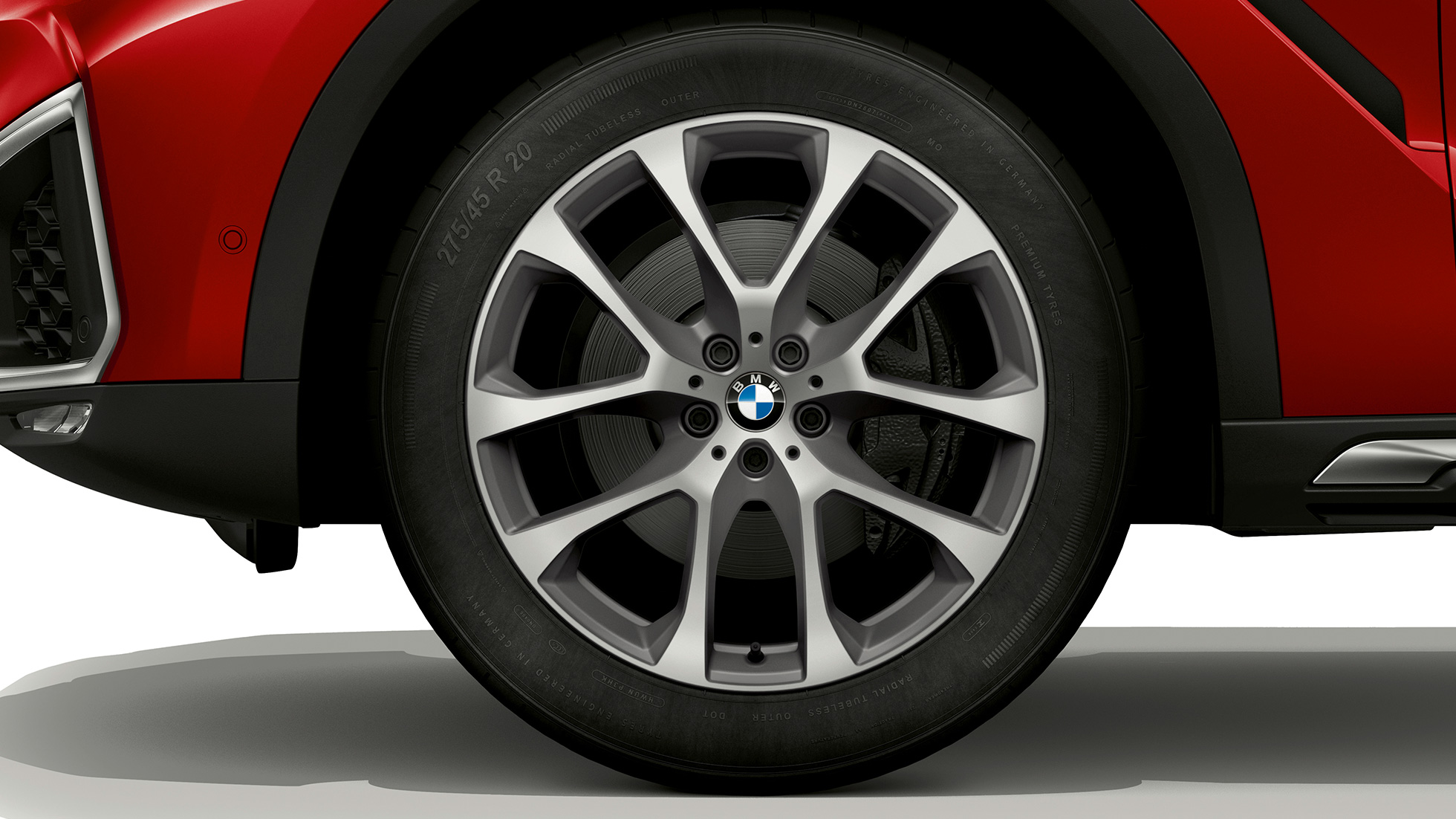 BMW X6 met BMW xLine, lichtmetalen wiel BMW X6 met BMW xLine met focus op lichtmetalen wiel