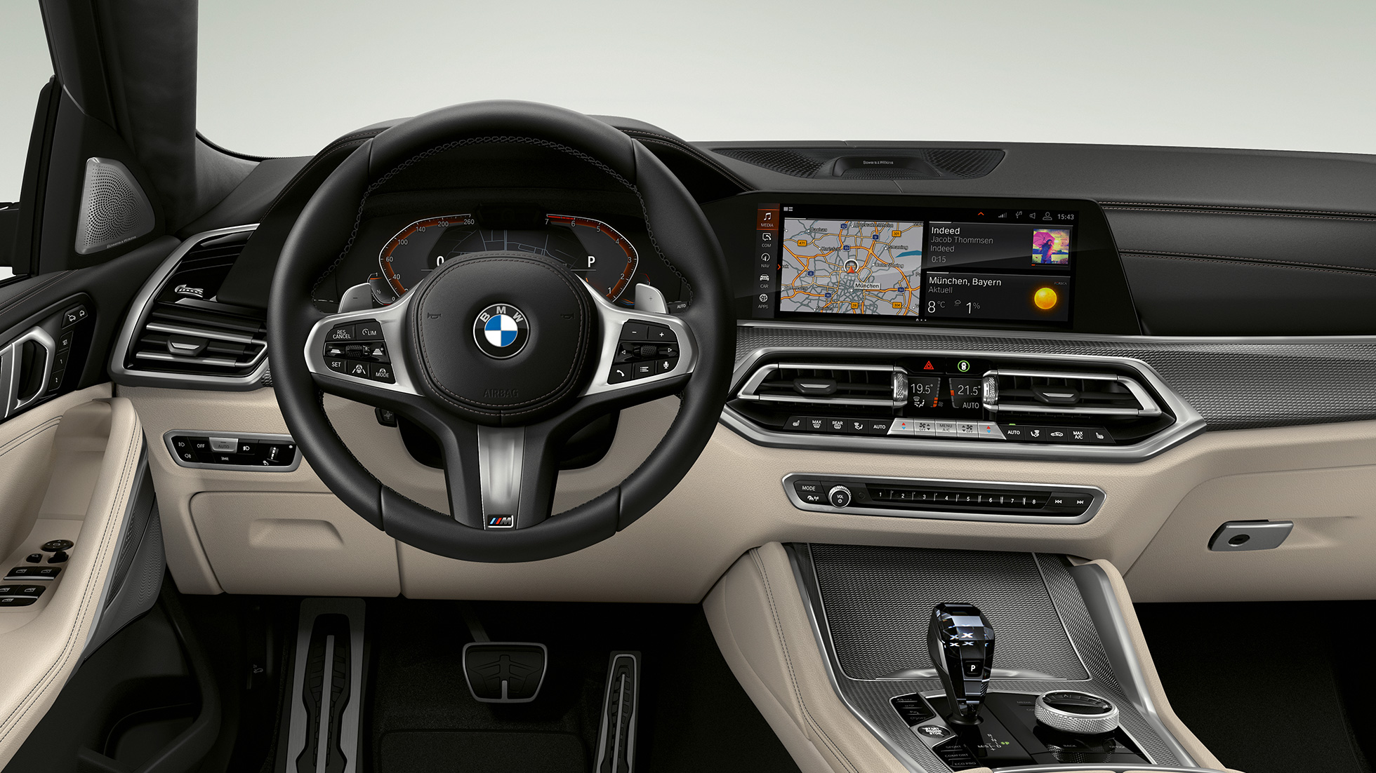 BMW X6 met M Sportpakket, cockpit BMW X6 interieur met M Sportpakket met focus op cockpit