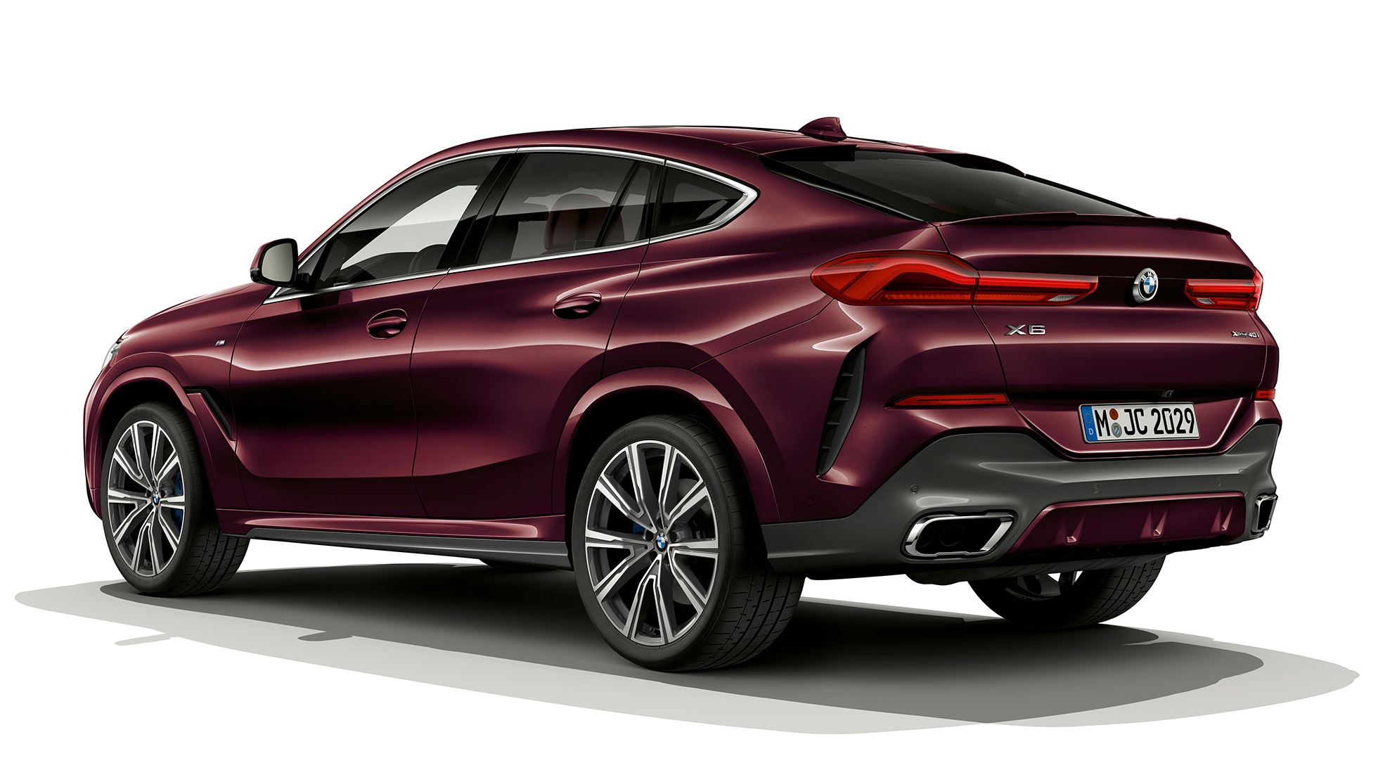 BMW X6 met BMW Individual, achterzijde BMW X6 met BMW Individual in driekwart achteraanzicht
