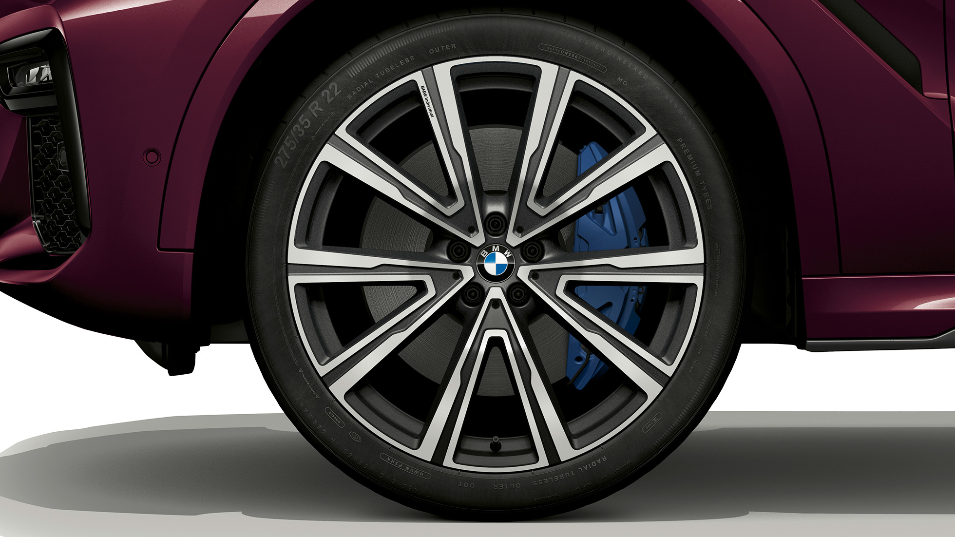BMW X6 met BMW Individual, lichtmetalen wiel BMW X6 met BMW Individual met focus op lichtmetalen wiel