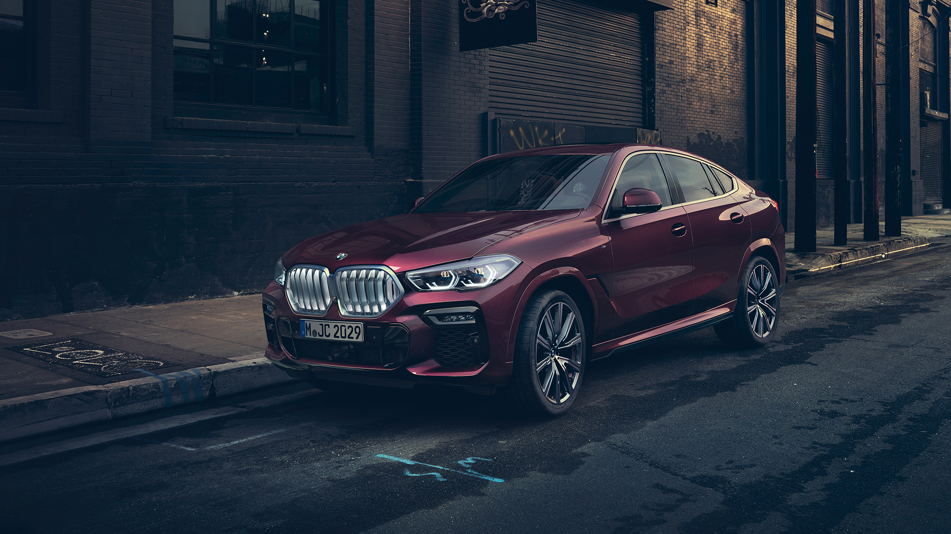 BMW X6 Individual exterieur BMW X6 Individual stilstaand driekwart vooraanzicht