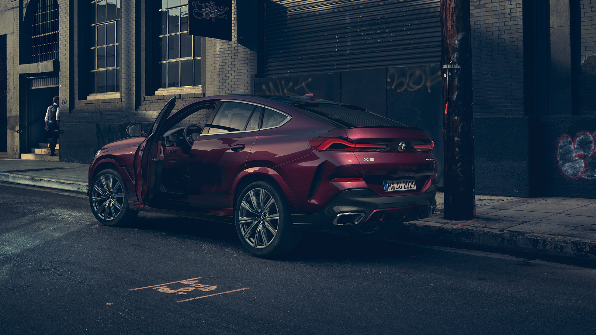 BMW X6 Individual achteraanzicht BMW X6 Individual stilstaand driekwart achteraanzicht
