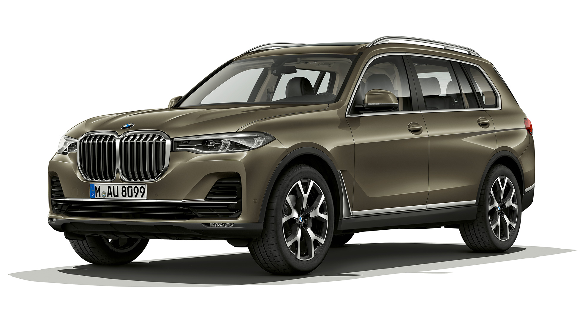 BMW X7 Driekwart vooraanzicht van de BMW X7 in Vermontbronze in de studio