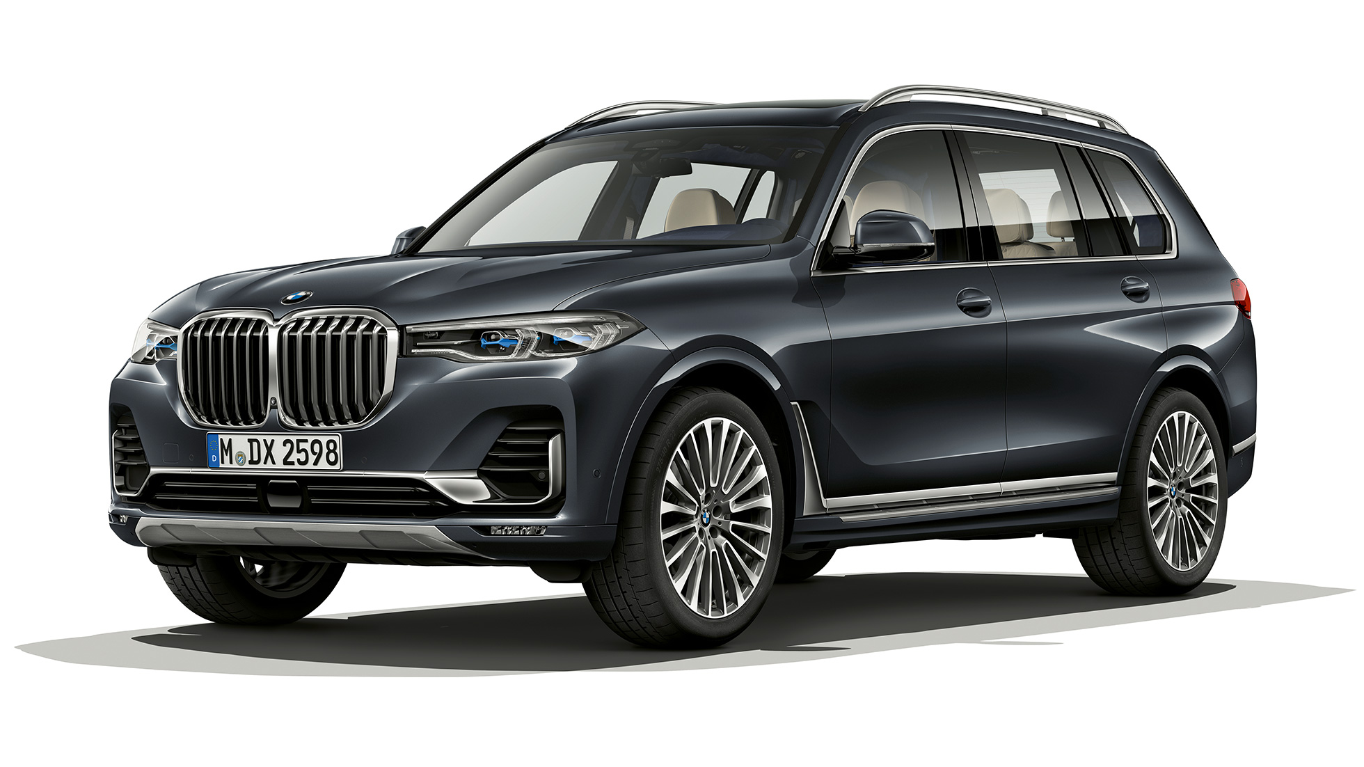 BMW X7 Design Pure Excellence Driekwart vooraanzicht van de BMW X7 in Design Pure Excellence in de studio