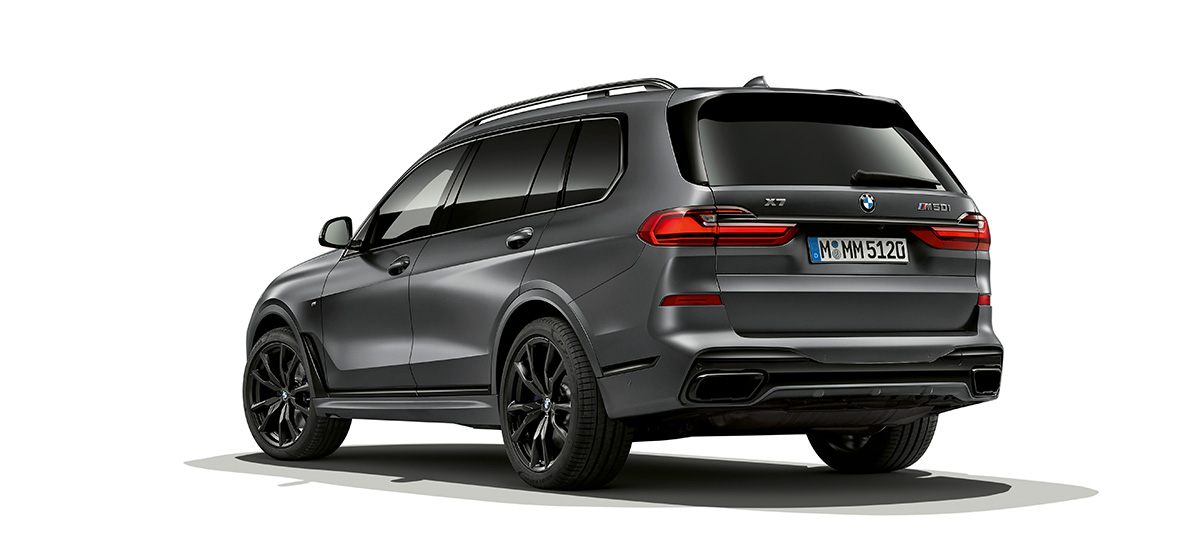 BMW Dark Shadow Edition driekwart achteraanzicht BMW X7 G07 Dark Shadow Edition driekwart achteraanzicht