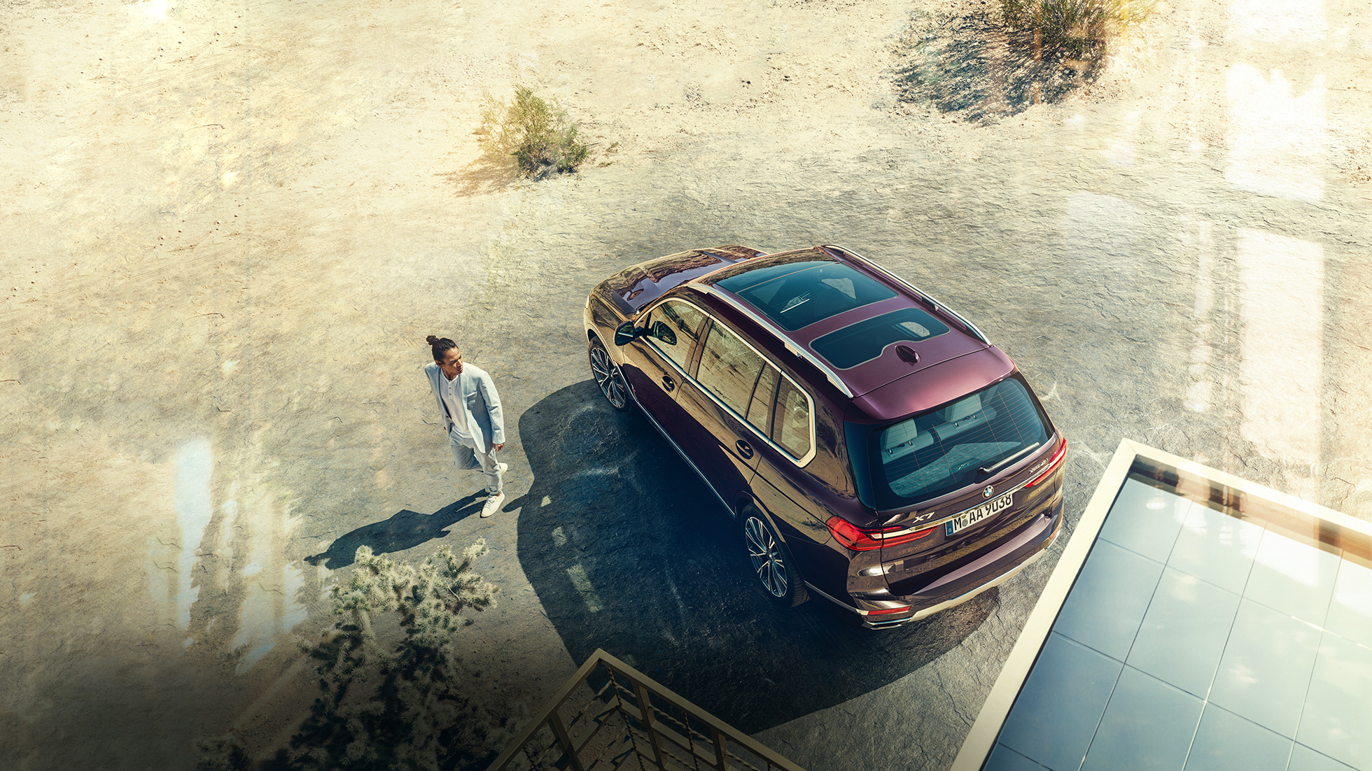 BMW Individual X7 xDrive40i, zijaanzicht Zijaanzicht van een stilstaande BMW X7 in Ametrin Metallic
