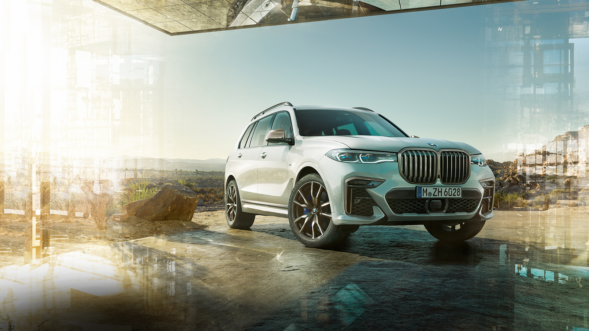 BMW X7 M50d, driekwart vooraanzicht BMW X7 M50d: driekwart vooraanzicht van stilstaande, witte BMW X7