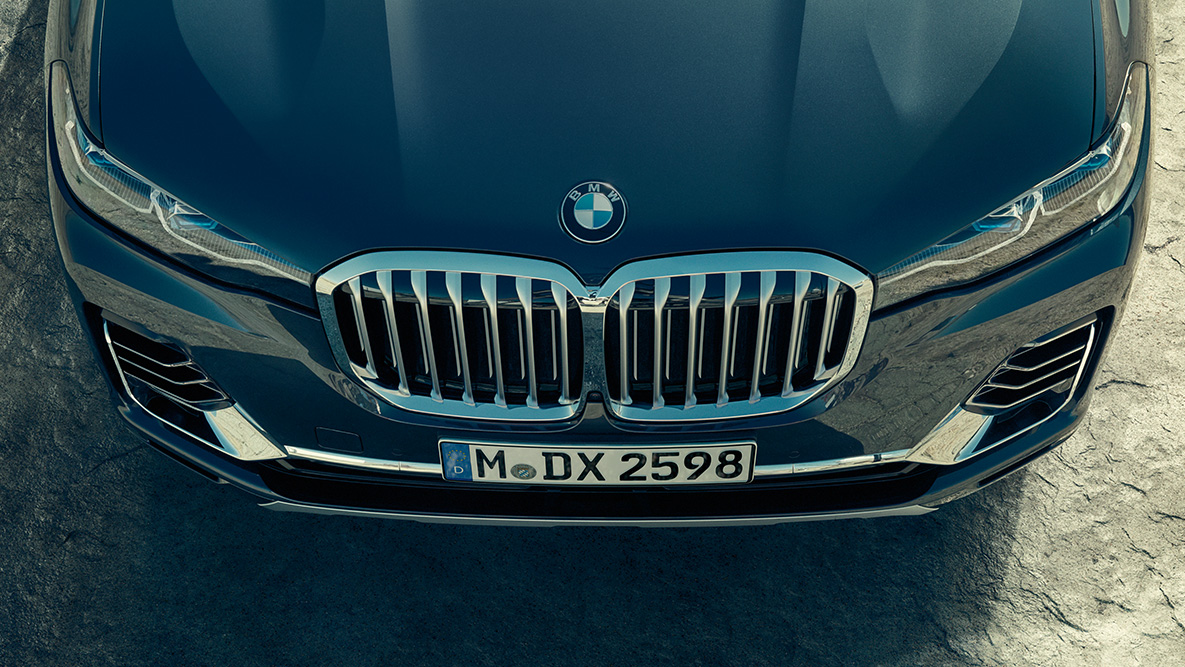 BMW nierengrille van de BMW X7 BMW nierengrille: voorzijde BMW X7 vanuit vogelperspectief