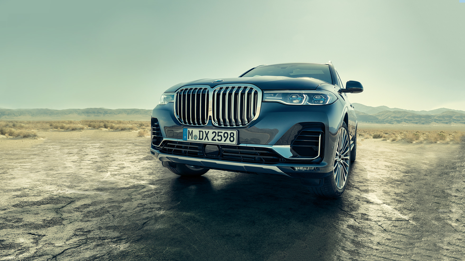 BMW X7 exterieur, schuin onderaanzicht BMW X7 exterieur: schuin onderaanzicht op de voorzijde