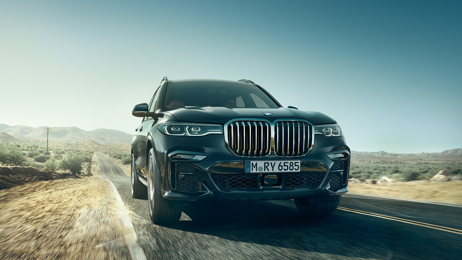 BMW X7 voorzijde BMW X7 in Arcticgrau, exterieur, voorzijde kikvorsperspectief, G07 2019