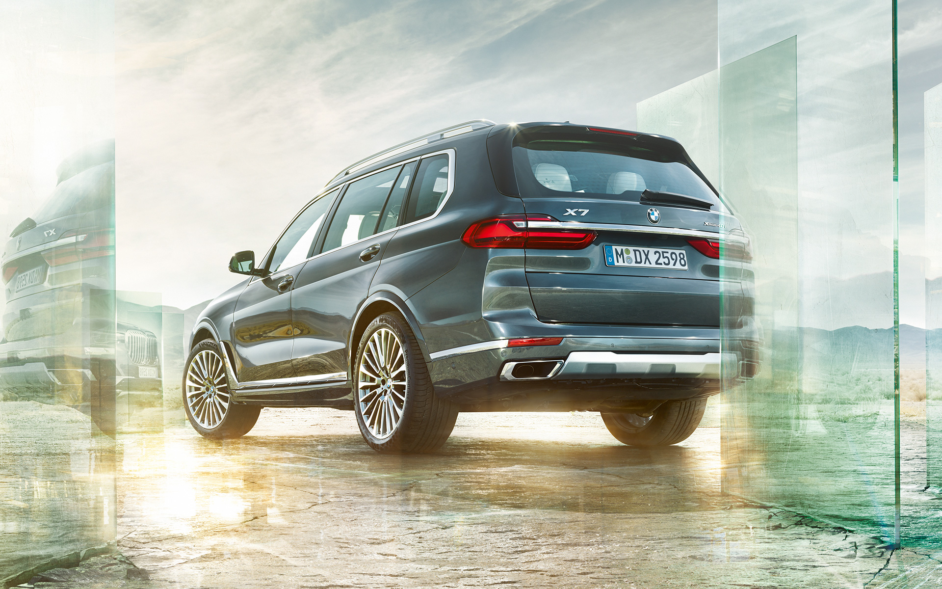 BMW X7 SUV G07 driekwart achteraanzicht van boven BMW X7 SUV G07 driekwart achteraanzicht van boven
