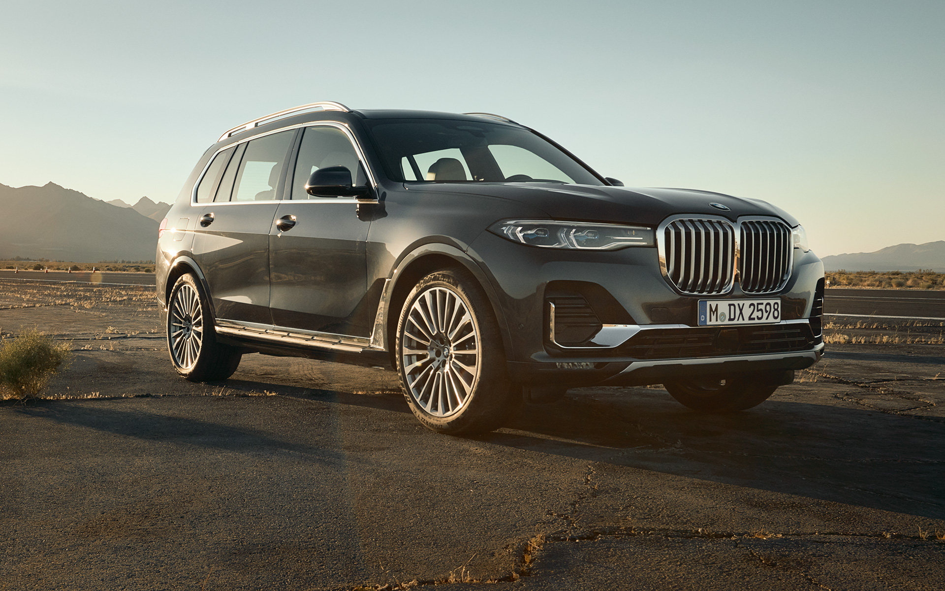 BMW X7 SUV met Executive Drive Pro G07 driekwart achteraanzicht BMW X7 SUV met Executive Drive Pro G07 driekwart achteraanzicht