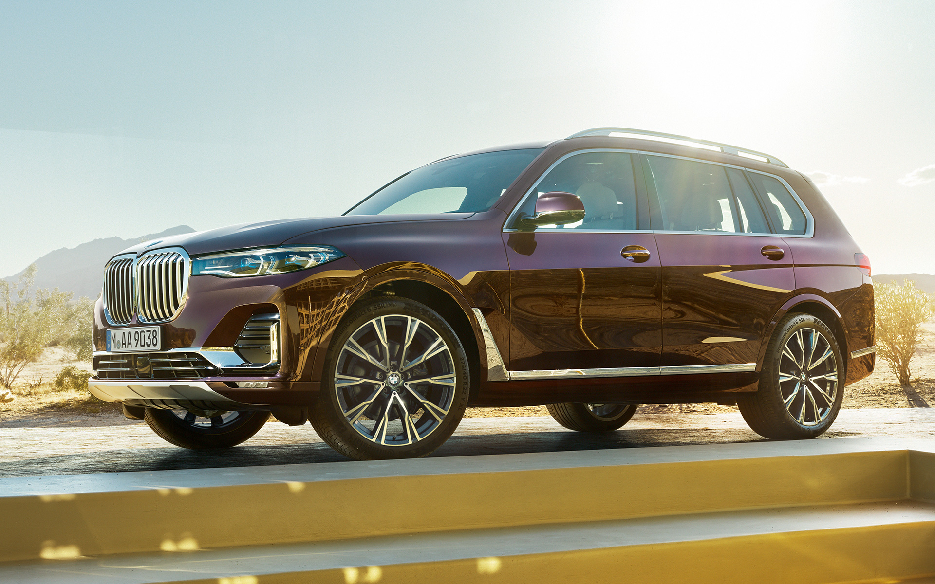 BMW X7 SUV Individual xDrive40i G07 Ametrin metallic zijaanzicht stilstaand BMW X7 SUV Individual xDrive40i G07 Ametrin metallic zijaanzicht stilstaand