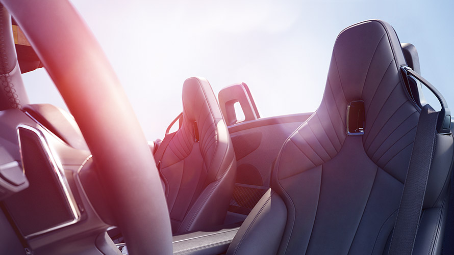 Interieurshot van de BMW Z4 First Edition Interieurshot van de BMW Z4 First Edition met geopende kap, stuur en stoelen