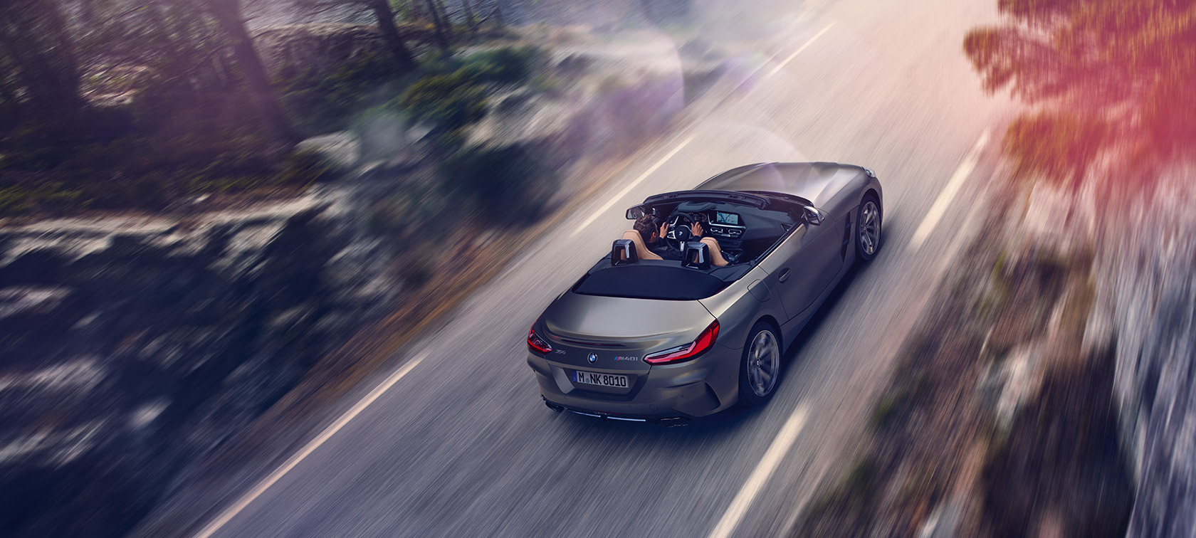 Bird’s eye view of the grey BMW Z4 Roadster on the move Bird’s eye view of the grey BMW Z4 Roadster on the move