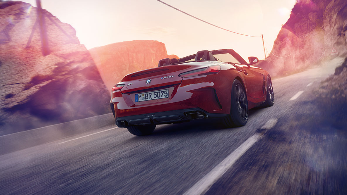 Achterzijde BMW Z4 Roadster Achteraanzicht van een rijdende BMW Z4 Roadster