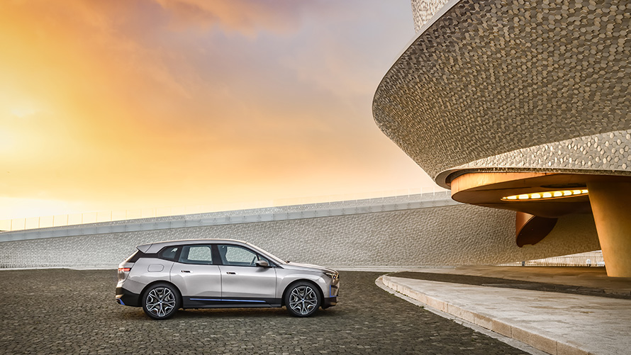 Doelstellingen 2025 BMW Special Sales Sustainability Hub Overzicht BMW Special Sales Sustainability Hub Overzicht Doelstellingen 2025 zijaanzicht BMW model, stilstaand
