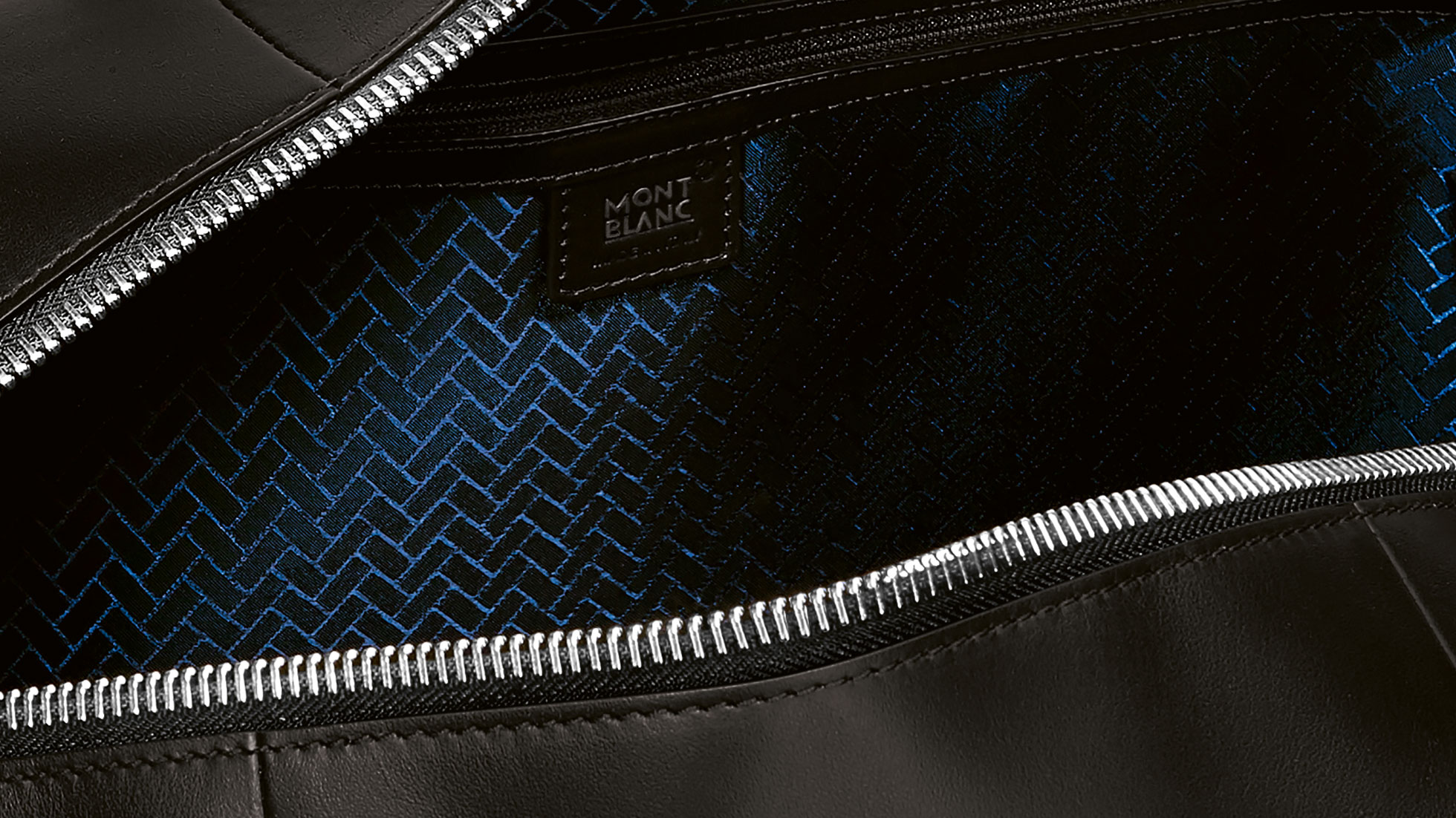 Montblanc for BMW paspoorthoes Close-up van het motief van de Montblanc for BMW Duffle Bag