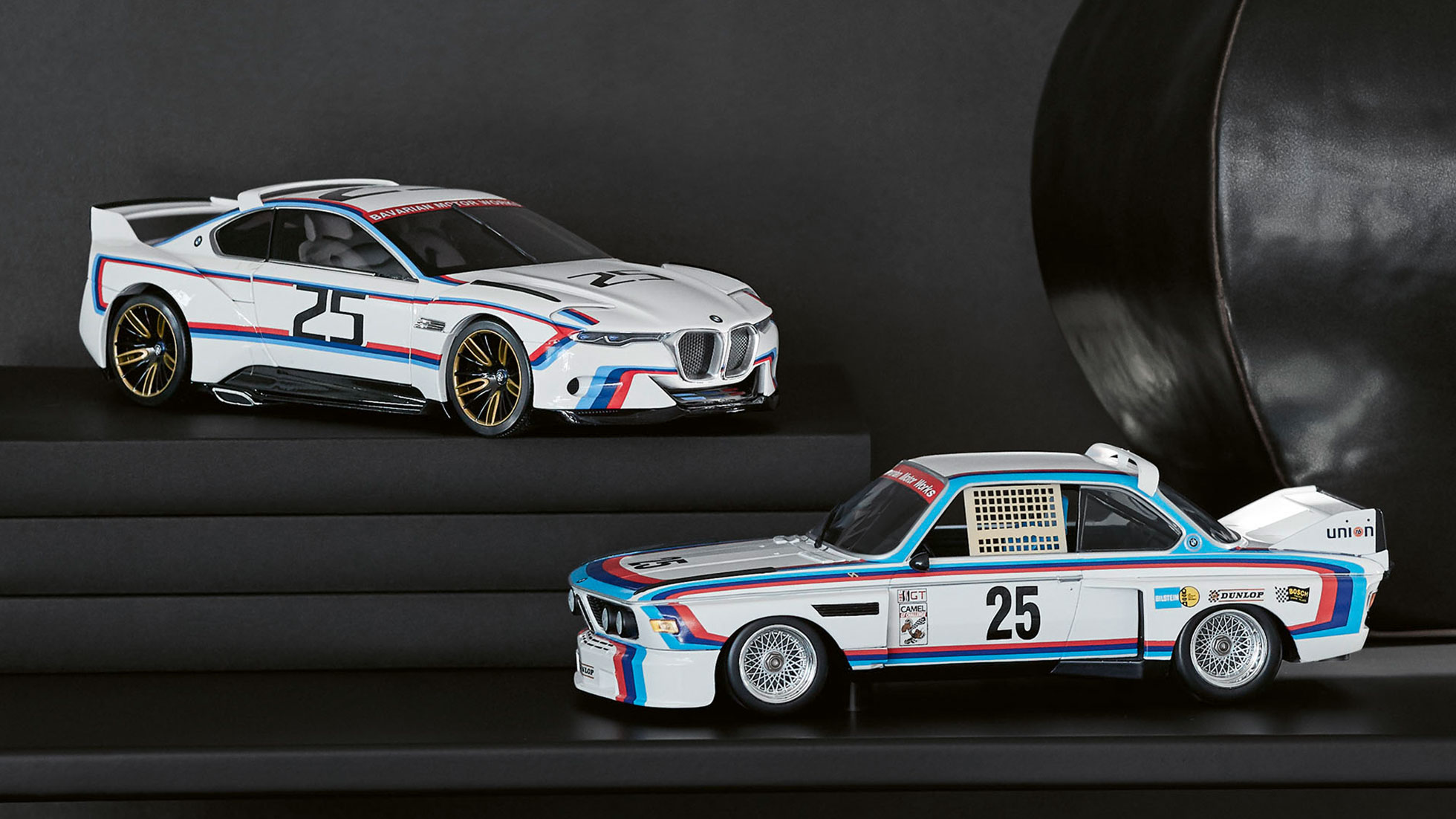BMW Miniaturen. Foto van twee BMW Miniaturen.