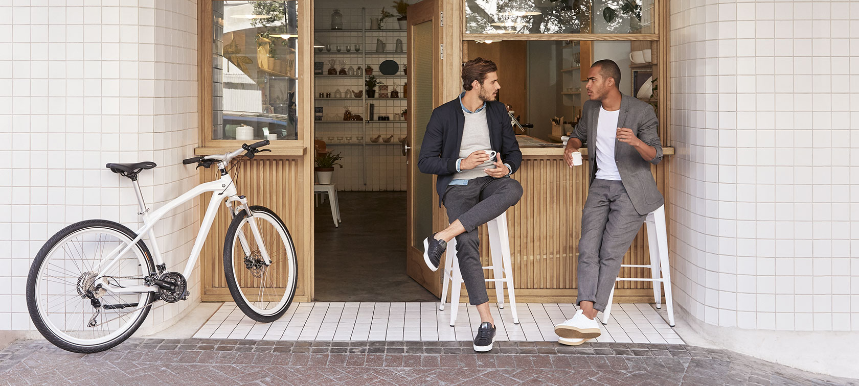 Mannen met BMW Cruise Bike, NBG III. Mannen met BMW Cruise Bike, NBG III.