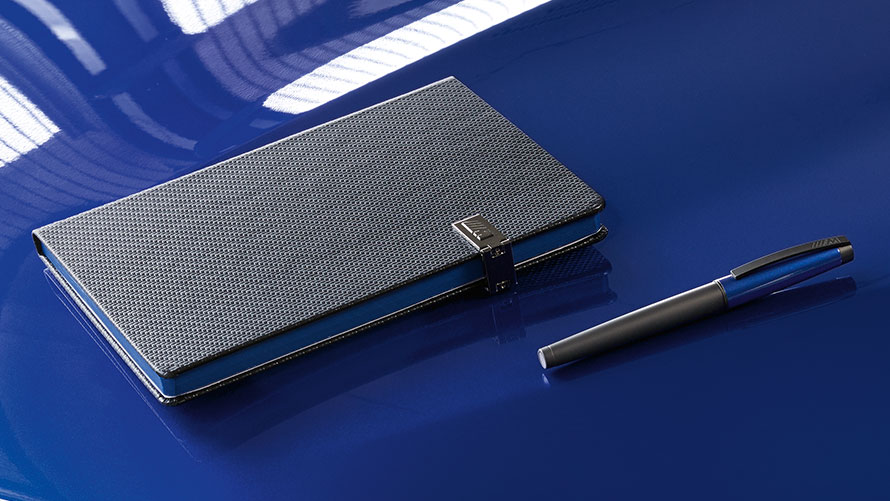 BMW M Rollerball pen en Notitieboek. BMW M Rollerball pen en Notitieboek.