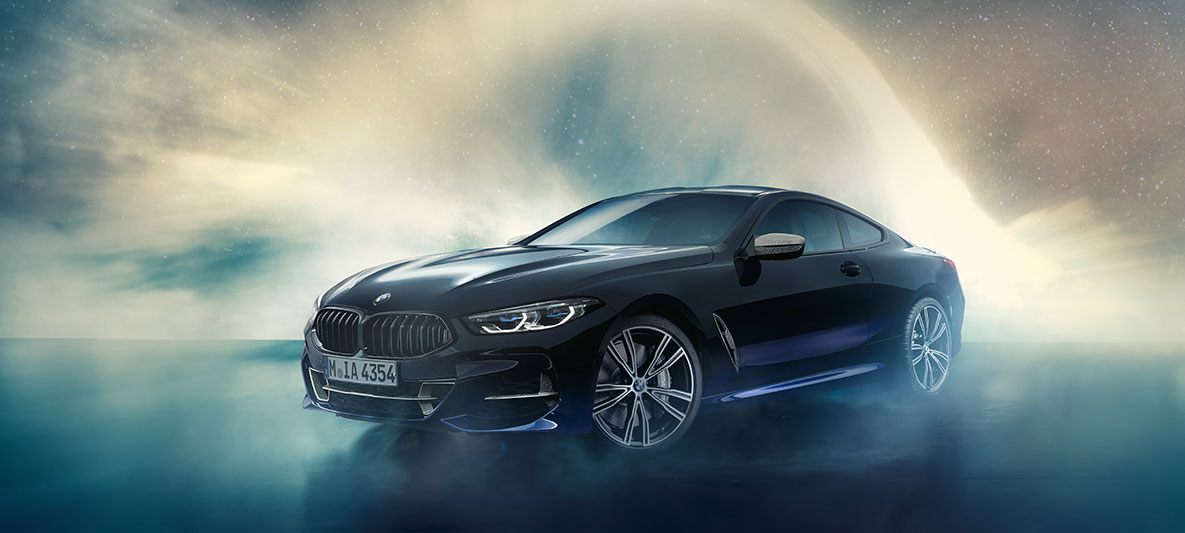 BMW Individual M850i NIGHT SKY, driekwart voorzijde De BMW Individual M850i NIGHT SKY, driekwart voorzijde stilstaand