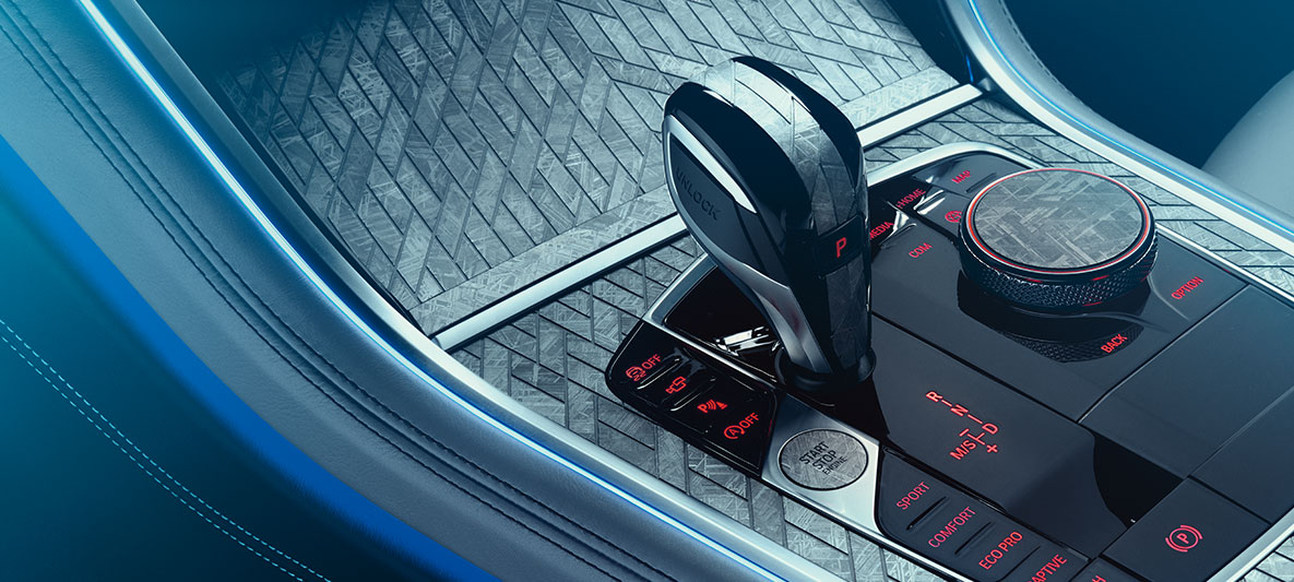 BMW Individual M850i NIGHT SKY, middenconsole De middenconsole van de BMW Individual M850i NIGHT SKY in mozaïekdesign