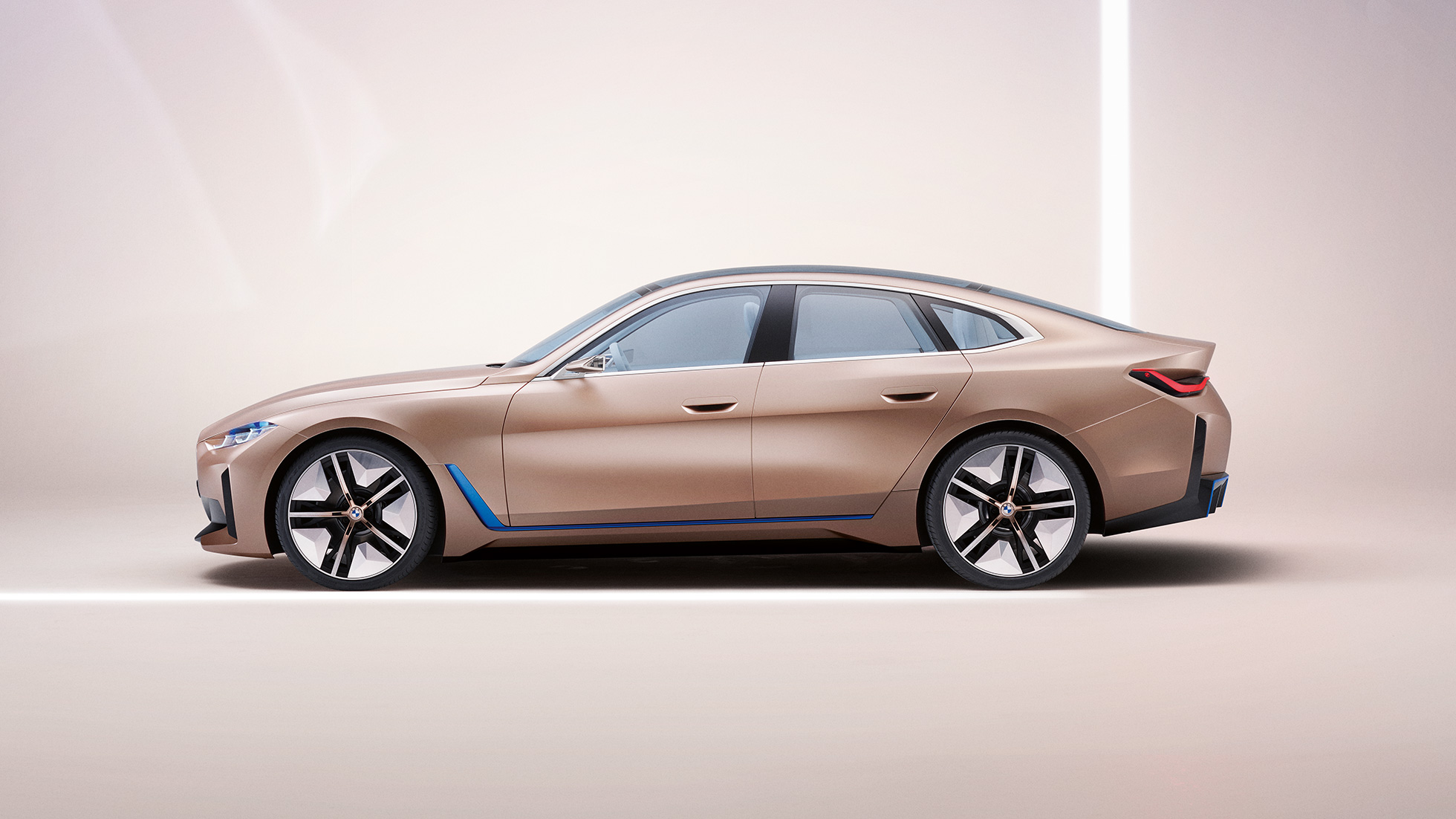 BMW Concept i4 zijaanzicht BMW Concept i4 zijaanzicht
