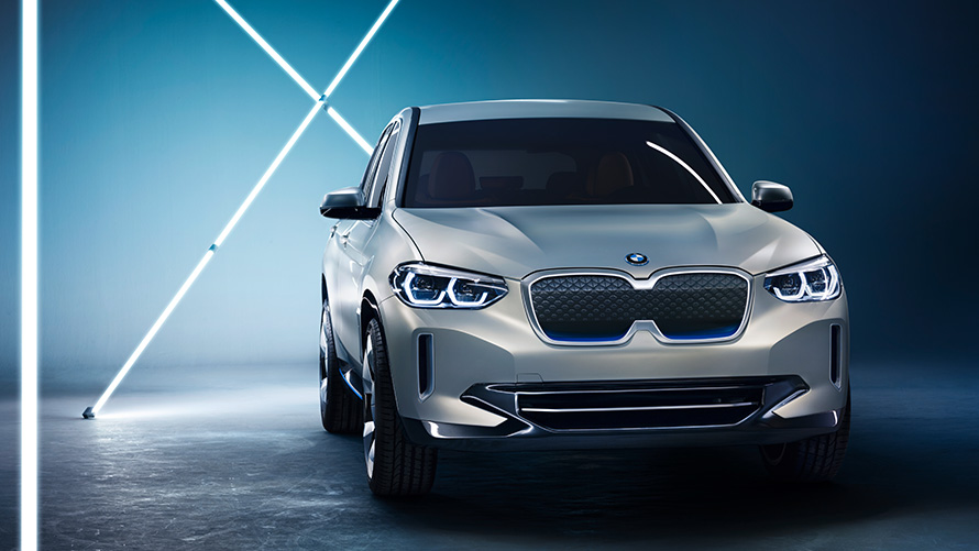 BMW Concept iX3 studio-opname BMW Concept iX3 studio-opname driekwart vooraanzicht