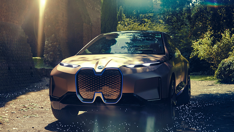 BMW Vision iNEXT voor bos BMW Vision iNEXT voor bos driekwart vooraanzicht