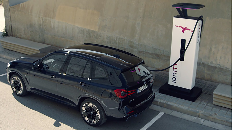BMW elektrische auto’s BMW iX3 openbaar opladen met BMW snellaadstations video BMW elektrische auto’s BMW iX3 openbaar opladen met BMW snellaadstations video