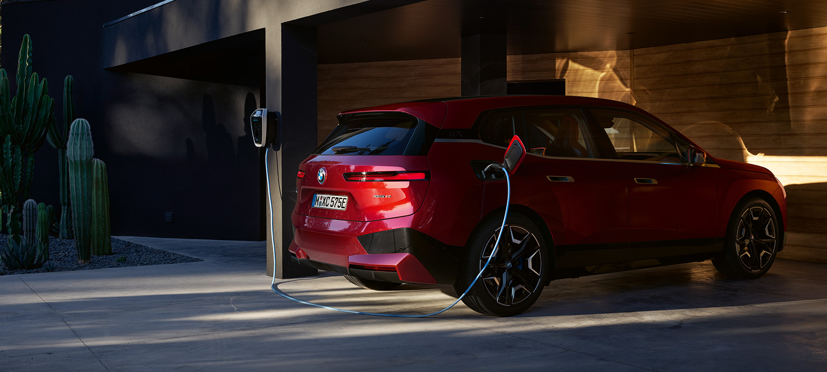BMW Charging BMW iX aan BMW Wallbox BMW Charging BMW iX aan BMW Wallbox