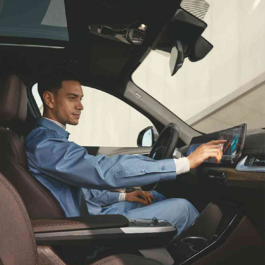 BMW Connected Charging in BMW iX met BMW Curved Display