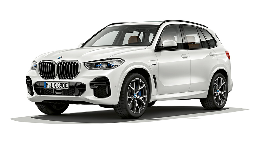 BMW X5 xDrive45e PHEV driekwart vooraanzicht BMW X5 xDrive45e PHEV studio driekwart vooraanzicht