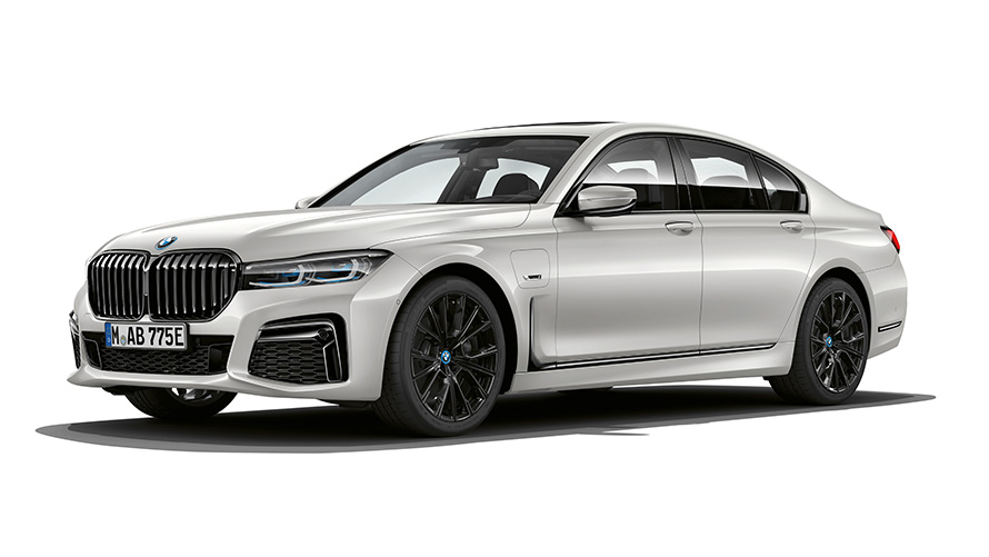 BMW 745e Sedan driekwart vooraanzicht BMW 745e Sedan PHEV model driekwart vooraanzicht