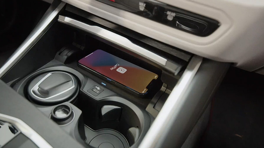 Apple CarPlay<sup>®</sup> Apple CarPlay<sup>®</sup>