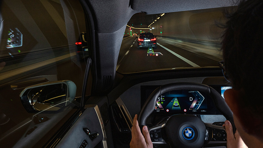 Central Assisted Driving View toont actuele verkeerssituatie Remote Software Upgrade Central Assisted Driving View toont actuele verkeerssituatie