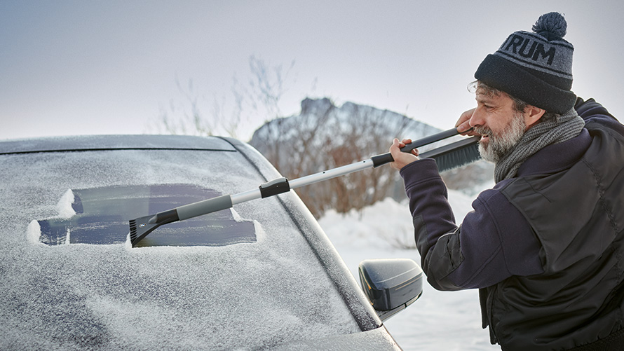 BMW ijskrabber telescoop met sneeuwborstel BMW Accessoires voor herfst en winter BMW ijskrabber telescoop met sneeuwborstel