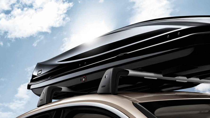 BMW transportsystemen dakbox We zien een dakbox op een BMW