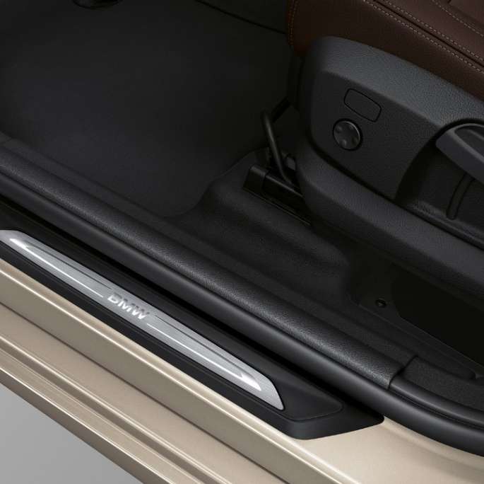 iInstaplijsten BMW 2 Serie Gran Tourer 218d xDrive Model Luxury Line F46 2018 Jucarobeige metallic close-up 