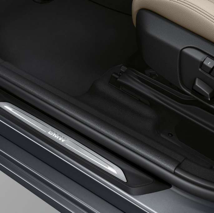 Instaplijsten BMW 2 Serie Gran Tourer 220d Model Sport Line F46 2018 Mineralgrau metallic close-up