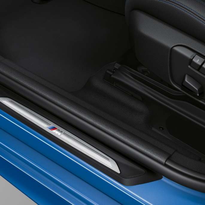 Instaplijsten BMW 2 Serie Gran Tourer 220d xDrive Model M Sport F46 Facelift 2018 Estoril Blau metallic close-up 